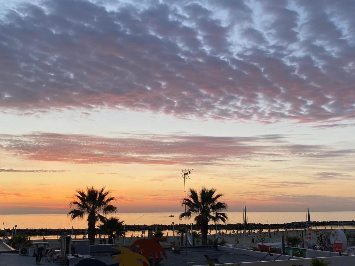 Favolosa Vista Mare Apartment Rimini Bagian luar foto